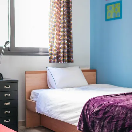 Harbor Views Next To The Subway And Railway סלוניקי