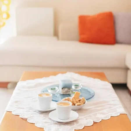 Harbor Views Next To The Subway And Railway 아파트 *