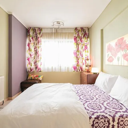 Harbor Views Next To The Subway And Railway 아파트